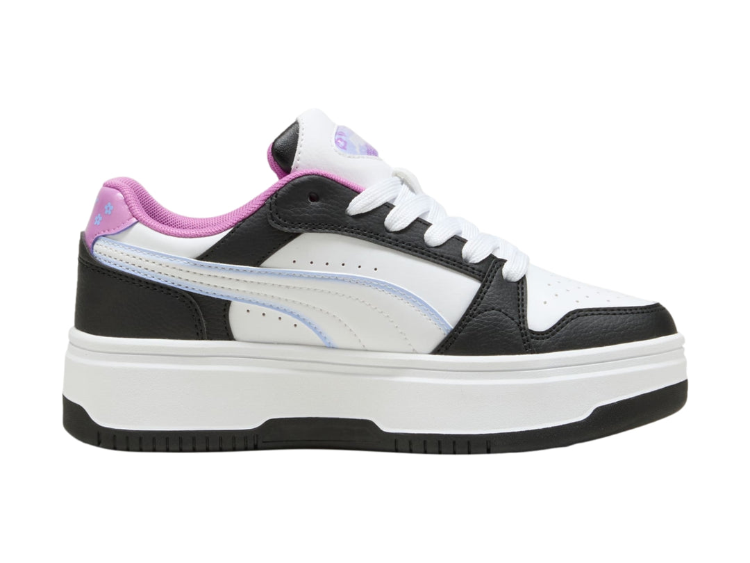 Tenis PUMA Rebound Femme para niña en colores negro, blanco y morado con suela de plataforma blanca.