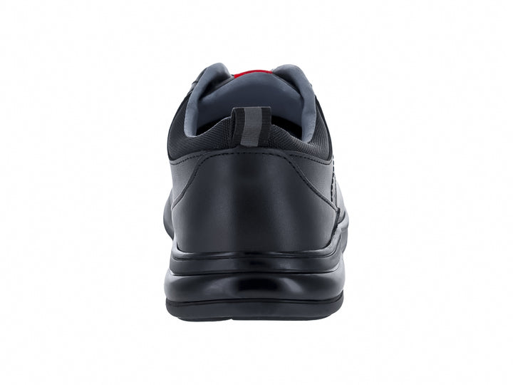 Zapato escolar negro VAVITO con cordones y suela negra sobre fondo blanco.