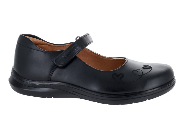 Zapato escolar negro para niña con correa y detalles de corazones bordados.