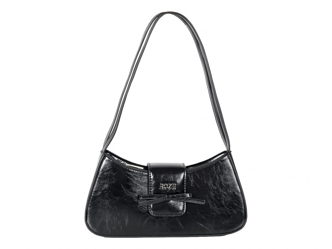 Bolso de hombro color negro con acabado brillante y detalle de moño frontal.