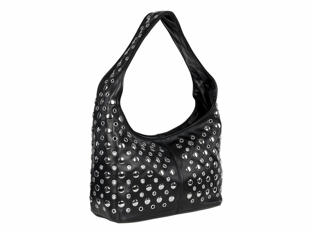 Bolso hobo negro con detalles de estoperoles plateados y correa al hombro.