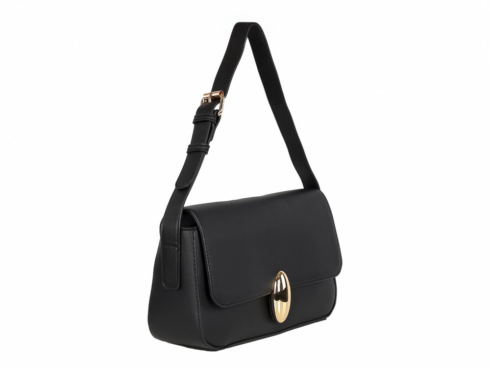 Bolso negro rectangular con cierre ovalado dorado y correa delgada.