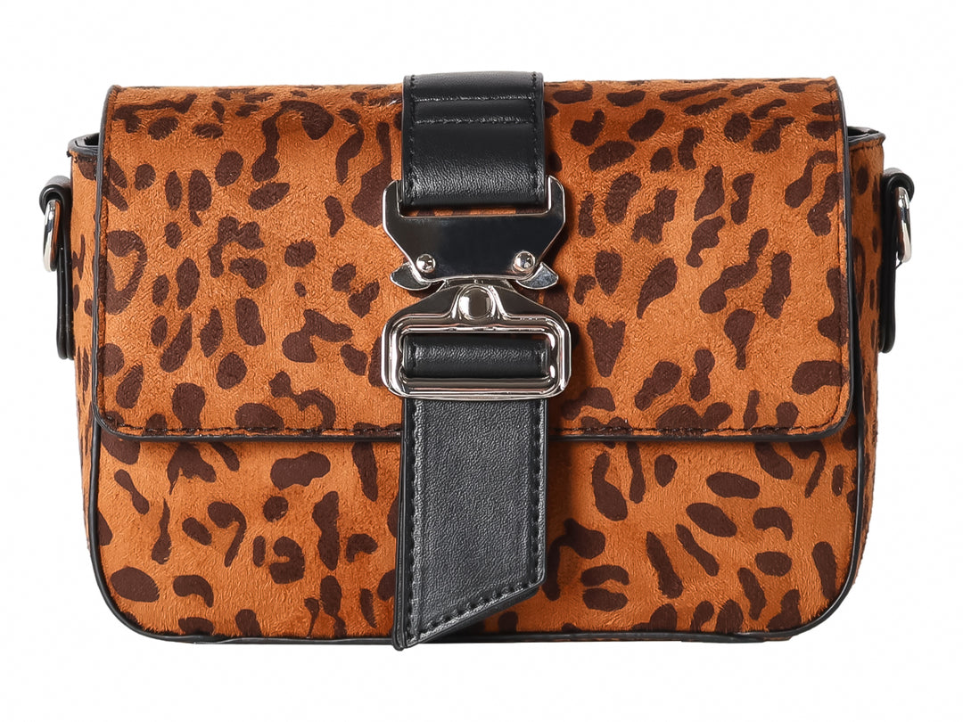 Bolso rectangular con estampado de leopardo en tonos marrón y negro, con correa y hebilla metálica.