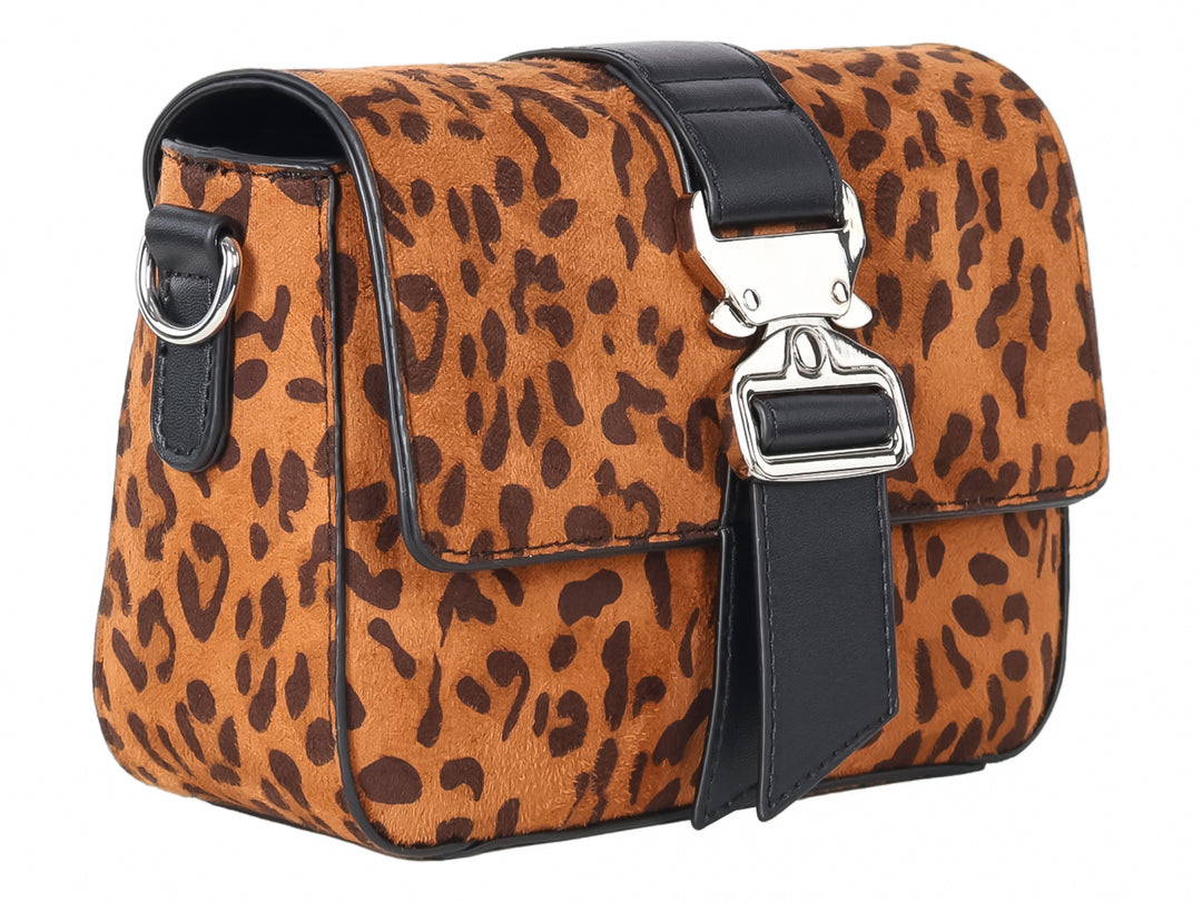 Bolso rectangular con estampado de leopardo en tonos marrón y negro, con correa y hebilla metálica.