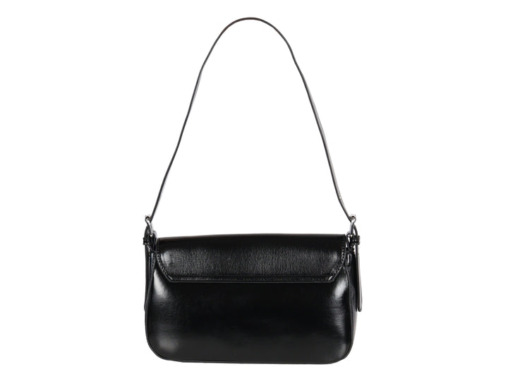 Bolso negro brillante con correa larga y hebilla plateada central con la marca ROZE.