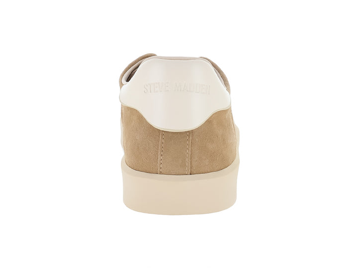 Tenis Steve Madden color oatmeal de gamuza con suela color crema, vista lateral.