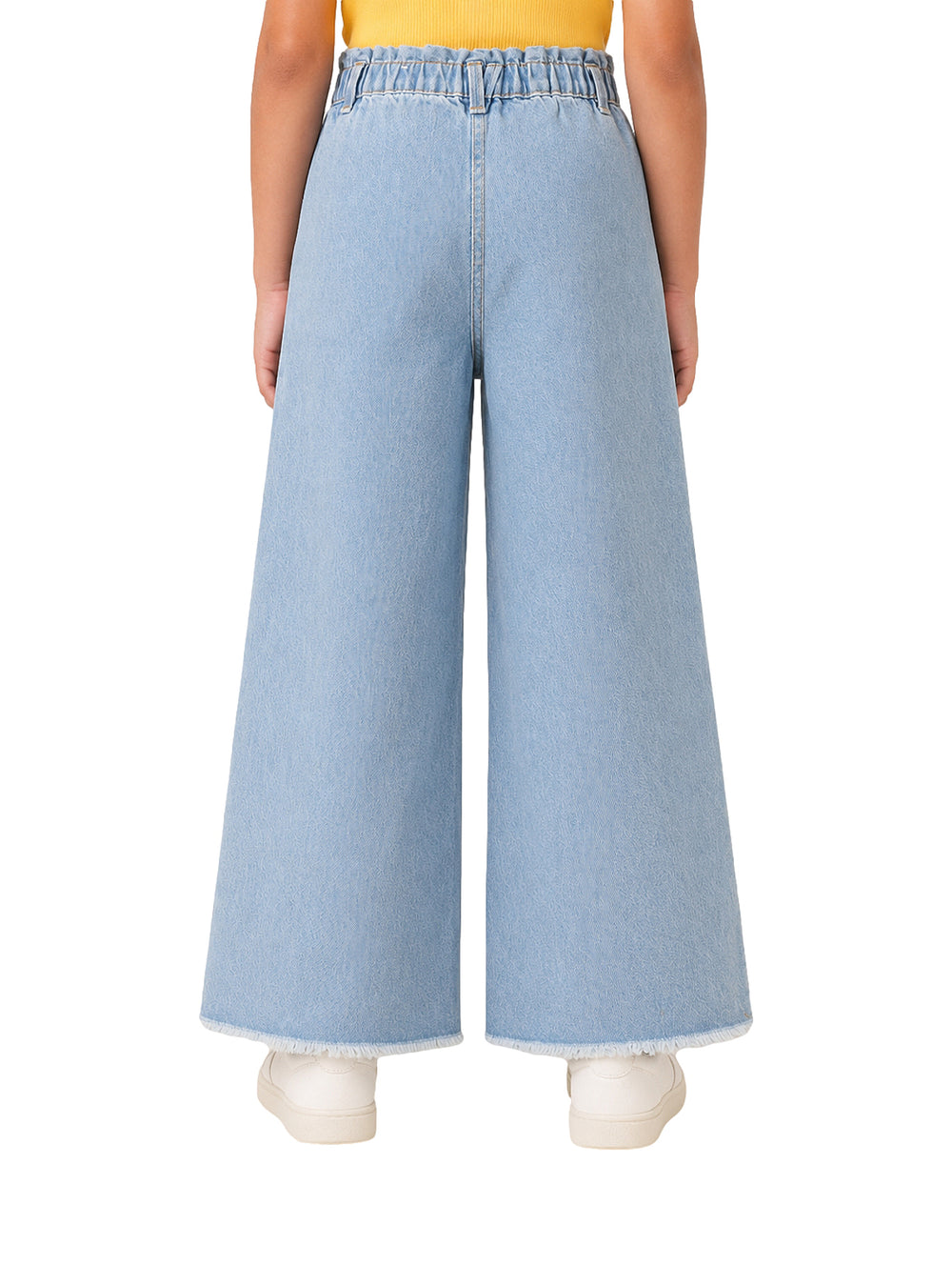 Pantalón de mezclilla azul claro para niña con pierna ancha y cintura elástica.