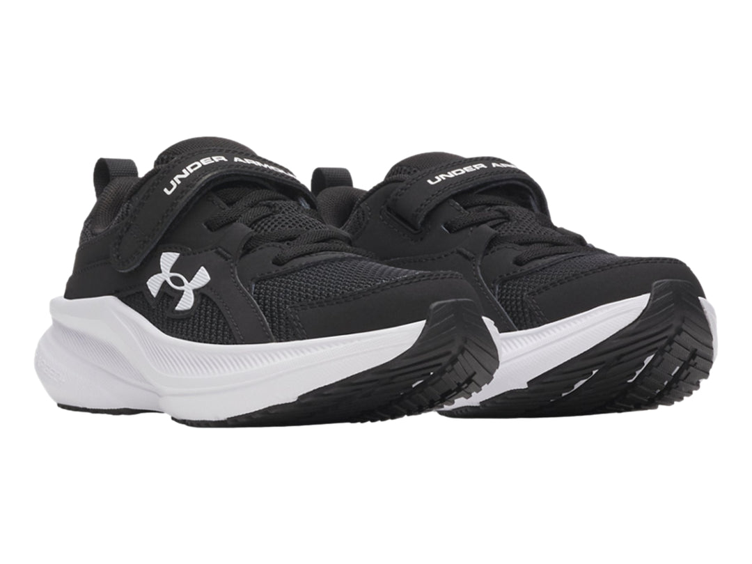 Tenis deportivos Under Armour para Niño en color negro con suela blanca y correa de velcro.