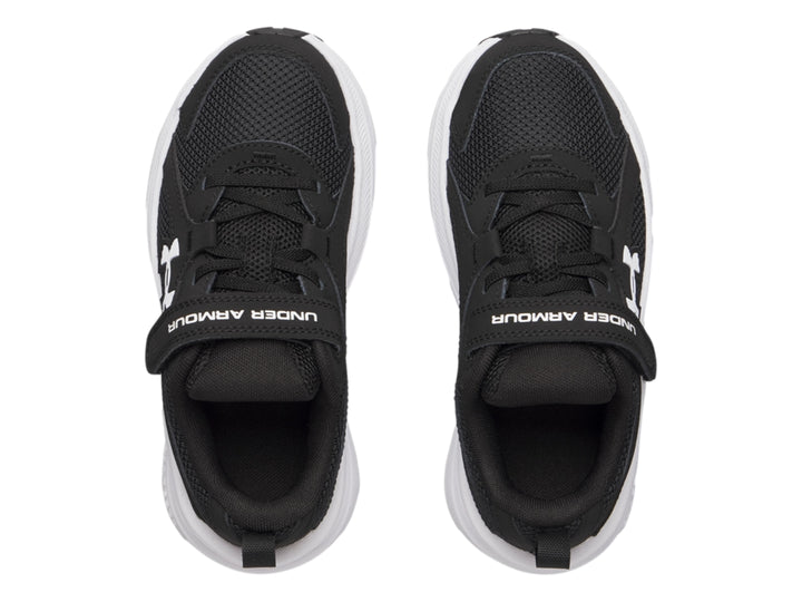 Tenis deportivos Under Armour para Niño en color negro con suela blanca y correa de velcro.