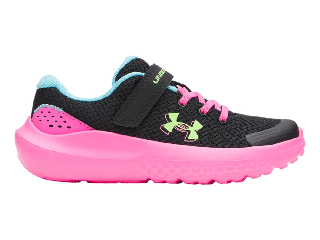 Tenis deportivos Under Armour para niño o niña en color negro con suela y detalles en rosa y azul.