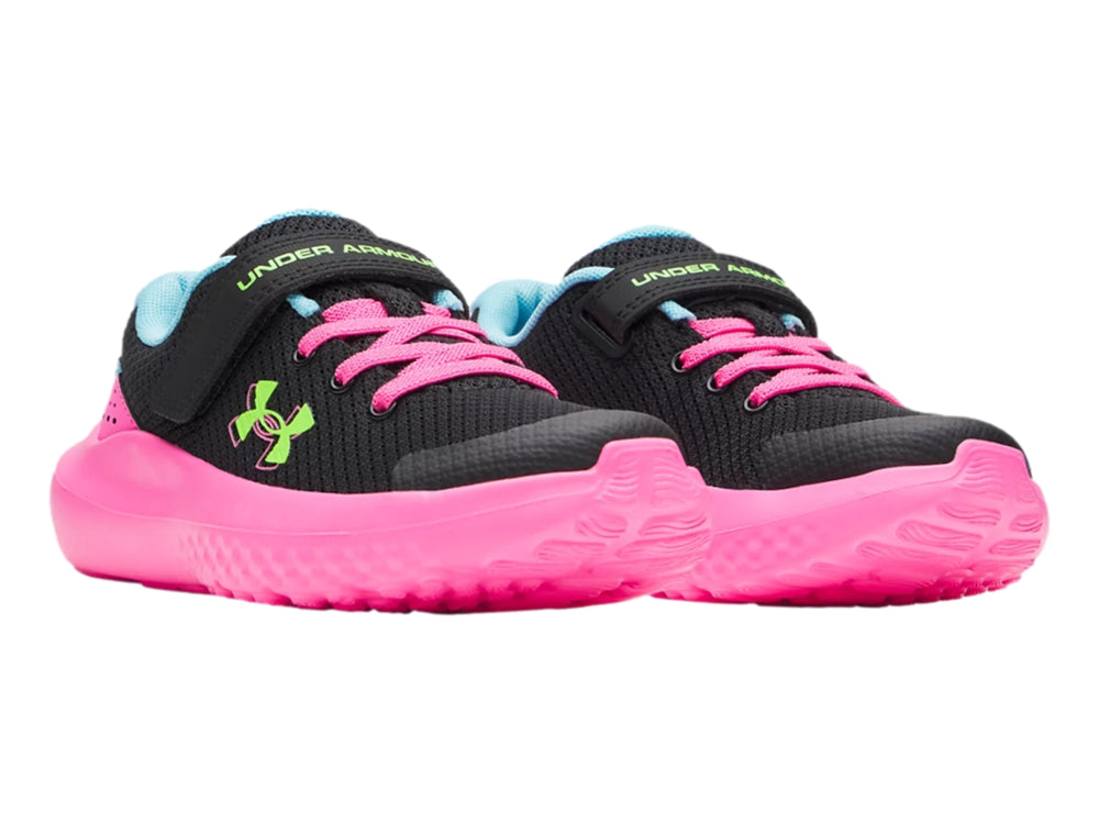 Tenis deportivos Under Armour para niño o niña en color negro con suela y detalles en rosa y azul.