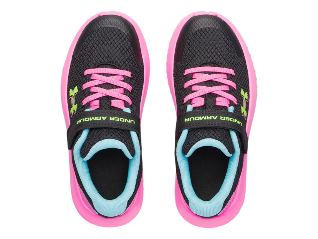 Tenis deportivos Under Armour para niño o niña en color negro con suela y detalles en rosa y azul.