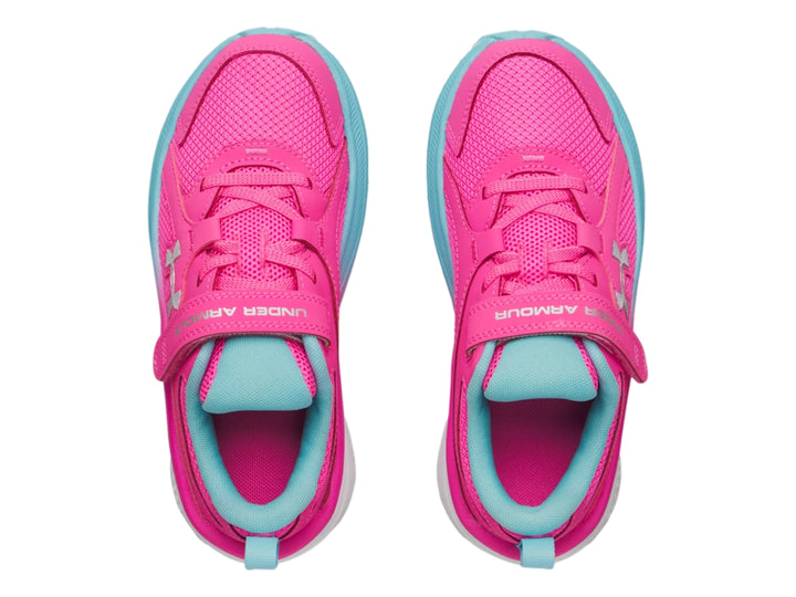 Tenis deportivos Under Armour para niña en color rosa con detalles en azul claro y blanco, cierre de correa velcro.