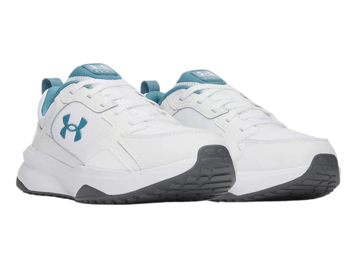 Tenis deportivos Under Armour Charged Edge blancos con detalles azul claro y suela gris para hombre.