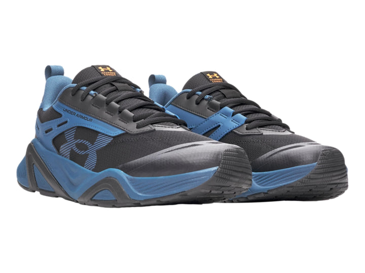 Tenis deportivos Under Armour Charged Commit TR 5 en colores azul y negro con suela robusta.