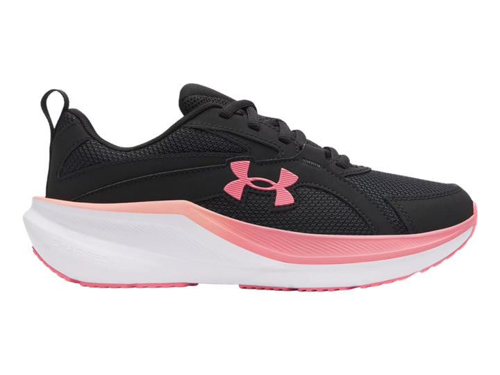 Tenis deportivos Under Armour en color negro con detalles en rosa y suela blanca.
