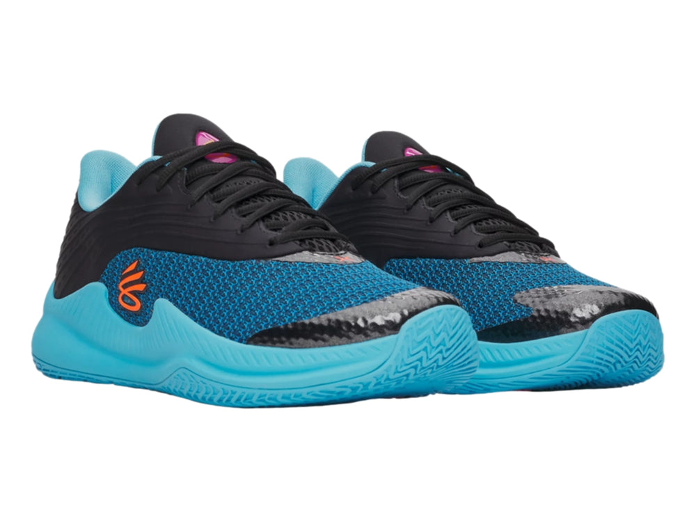 Tenis de baloncesto Under Armour en colores negro y turquesa con diseño moderno.