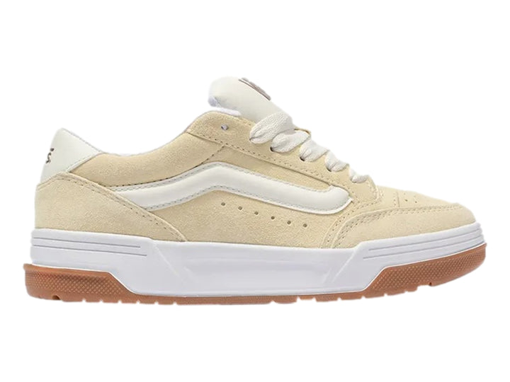 Tenis Vans color amarillo hylane con suela blanca y café, diseño deportivo de gamuza.