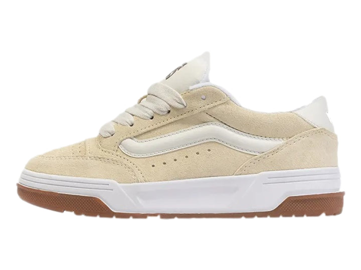 Tenis Vans color amarillo hylane con suela blanca y café, diseño deportivo de gamuza.