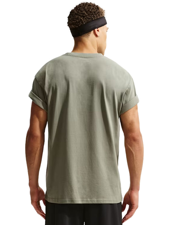 Playera Nike color verde oliva con diseño de texto &