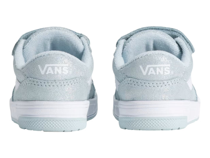 Tenis VANS infantiles color azul claro holográfico con correa de velcro y suela blanca.
