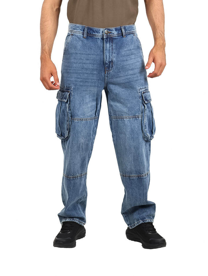 Jeans color azul stone para hombre con bolsillos laterales estilo cargo.
