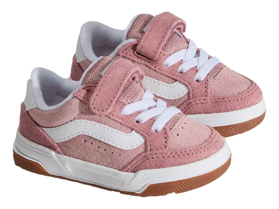 Tenis infantiles Vans color rosa con suela blanca y cierre de velcro.