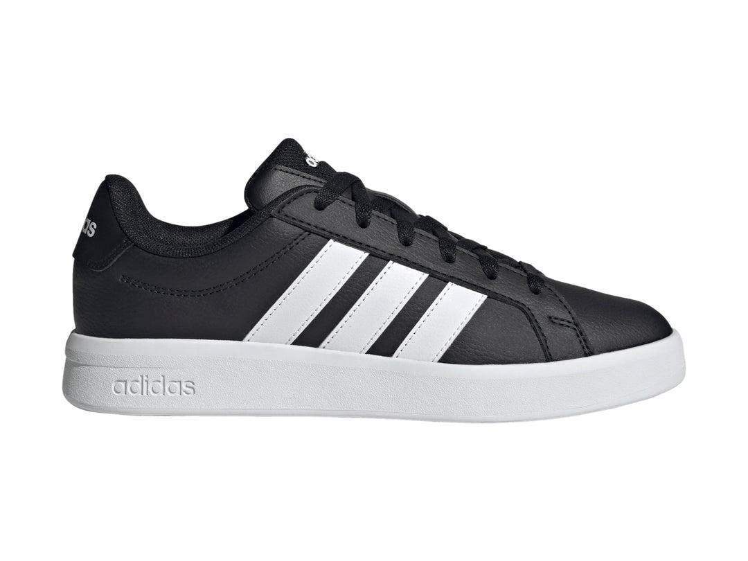 Tenis Adidas Grand Court Base 3.0 color negro con tres franjas blancas y suela blanca.