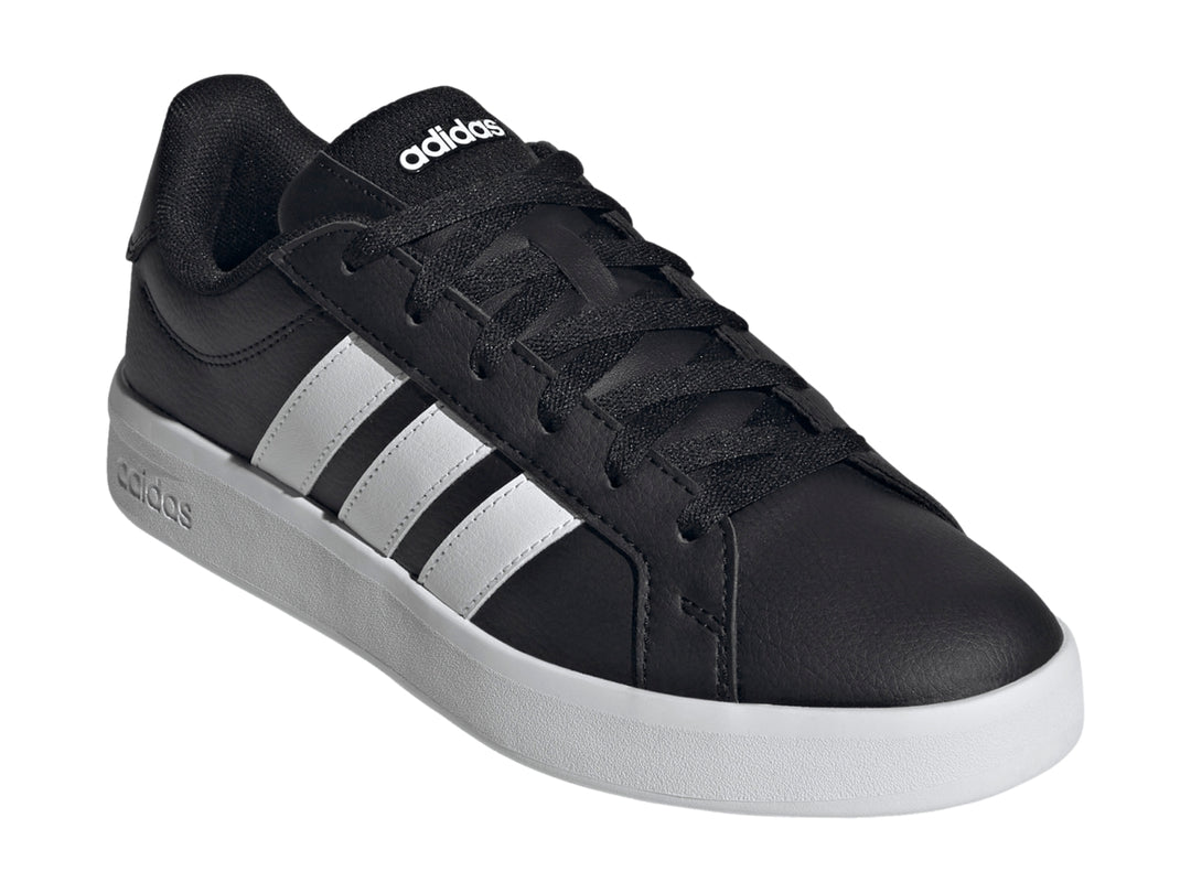 Tenis Adidas Grand Court Base 3.0 color negro con tres franjas blancas y suela blanca.