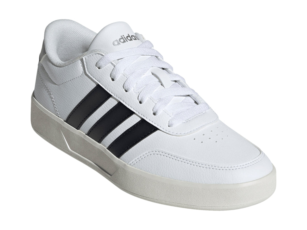 Tenis Adidas Breaknet 3.0 en color blanco con tres franjas negras laterales y detalle plateado en el talón.