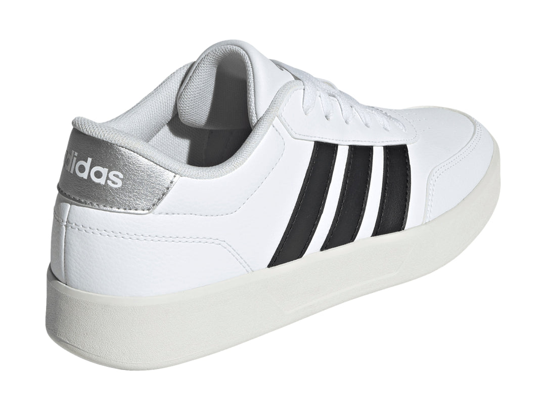 Tenis Adidas Breaknet 3.0 en color blanco con tres franjas negras laterales y detalle plateado en el talón.