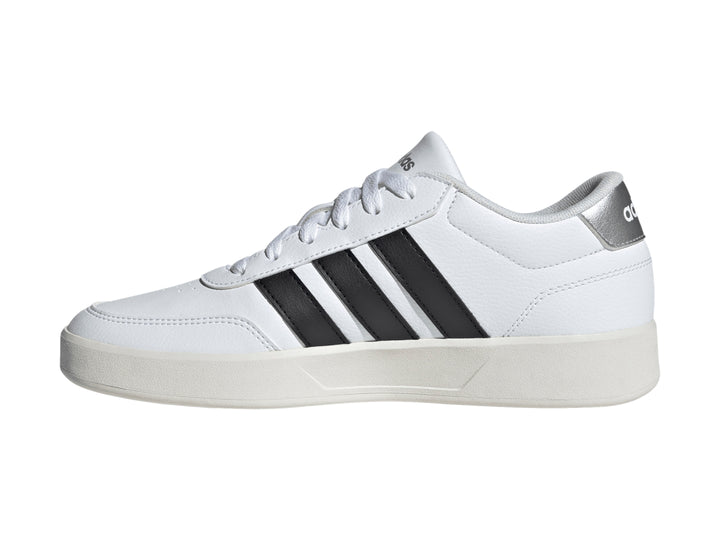 Tenis Adidas Breaknet 3.0 en color blanco con tres franjas negras laterales y detalle plateado en el talón.