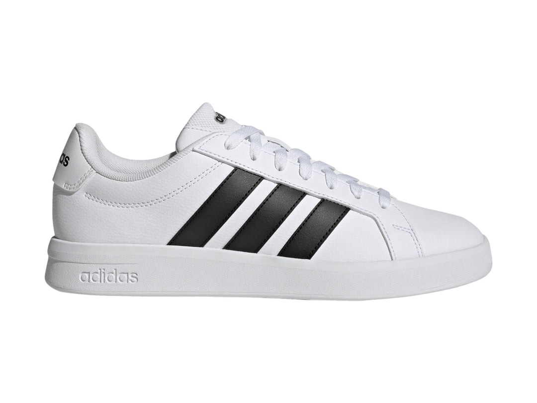 Tenis Adidas Grand Court Base 3.0 en color blanco con tres franjas negras laterales y suela blanca.