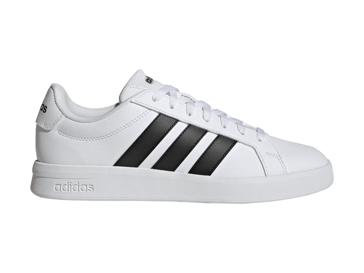 Tenis Adidas Grand Court Base 3.0 en color blanco con tres franjas negras laterales y suela blanca.