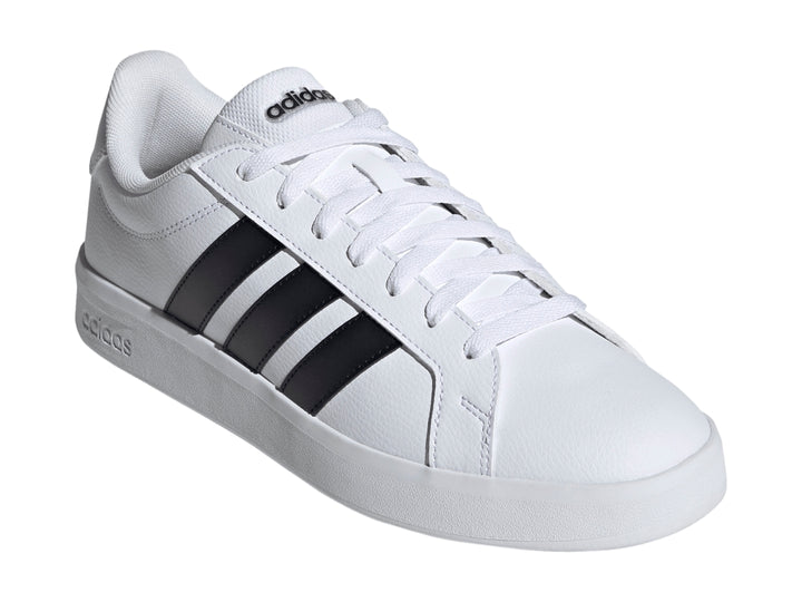 Tenis Adidas Grand Court Base 3.0 en color blanco con tres franjas negras laterales y suela blanca.