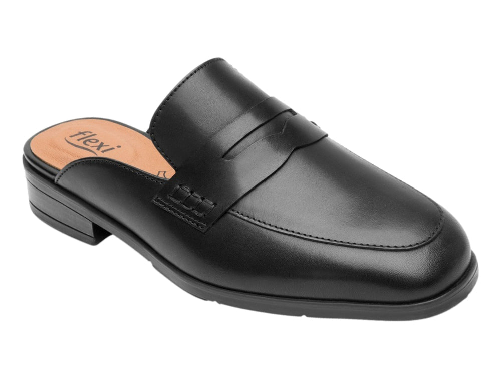 Zapato tipo mule de cuero color negro con punta cerrada y talón abierto.