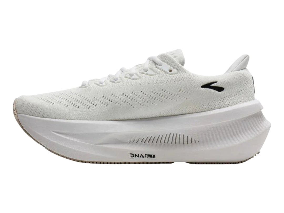 Tenis deportivos Brooks Glycerin Max en color blanco con detalles en gris y negro, diseño de suela gruesa y curva.