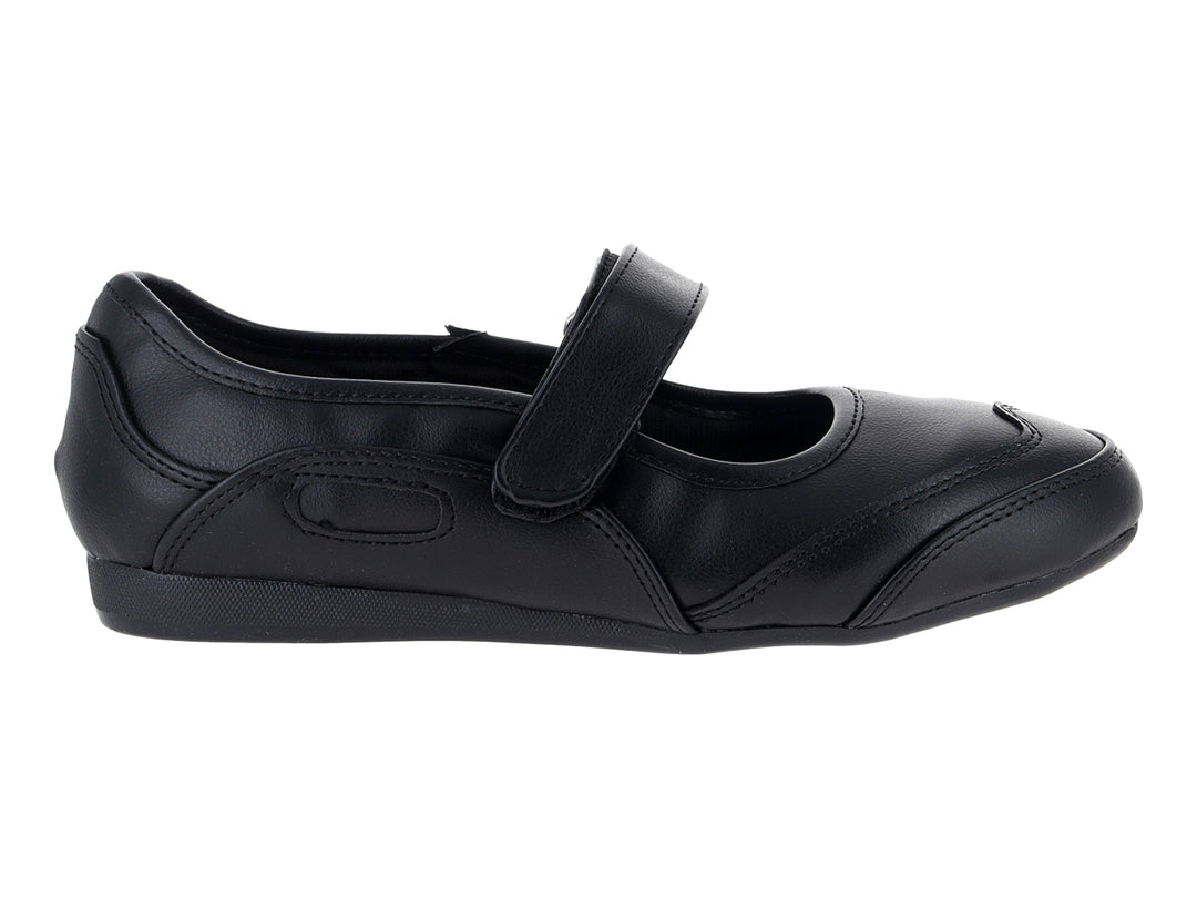Zapato plano tipo ballerina color negro con correa de ajuste.