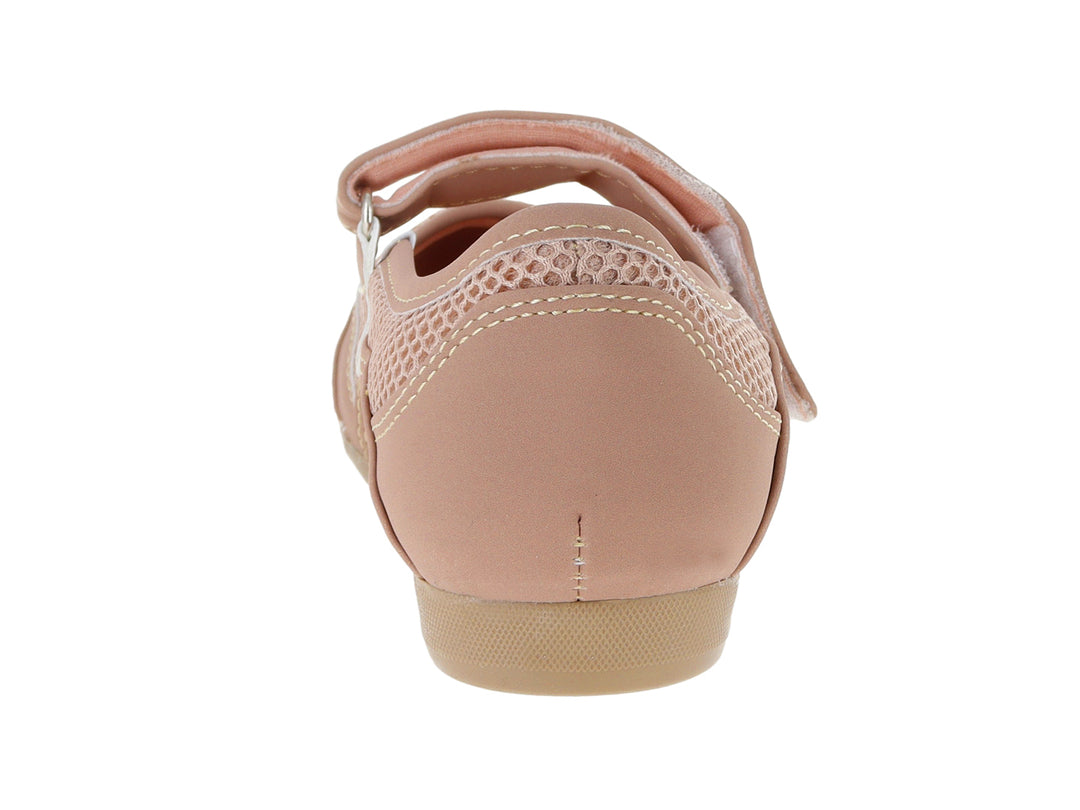 Zapato plano color maquillaje con detalles de malla y correa de ajuste.