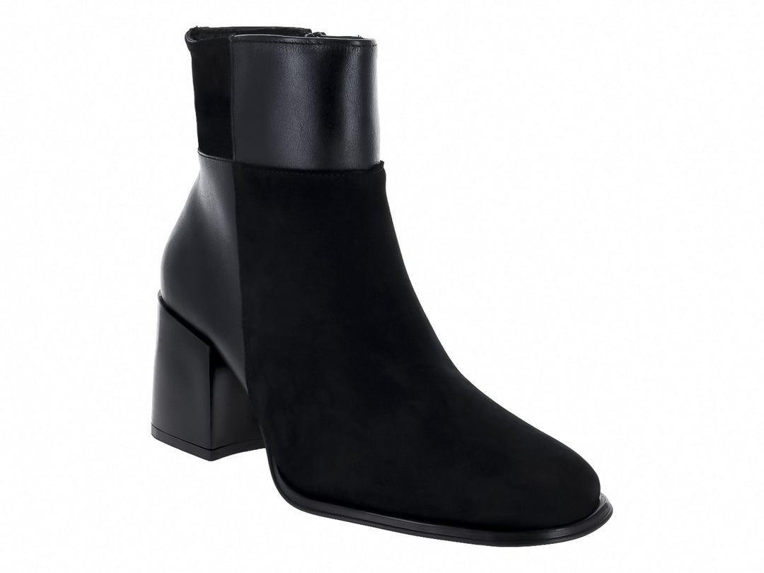 Botines negros de marca Gino Cherruti con tacón cuadrado y combinación de texturas lisas y mate.