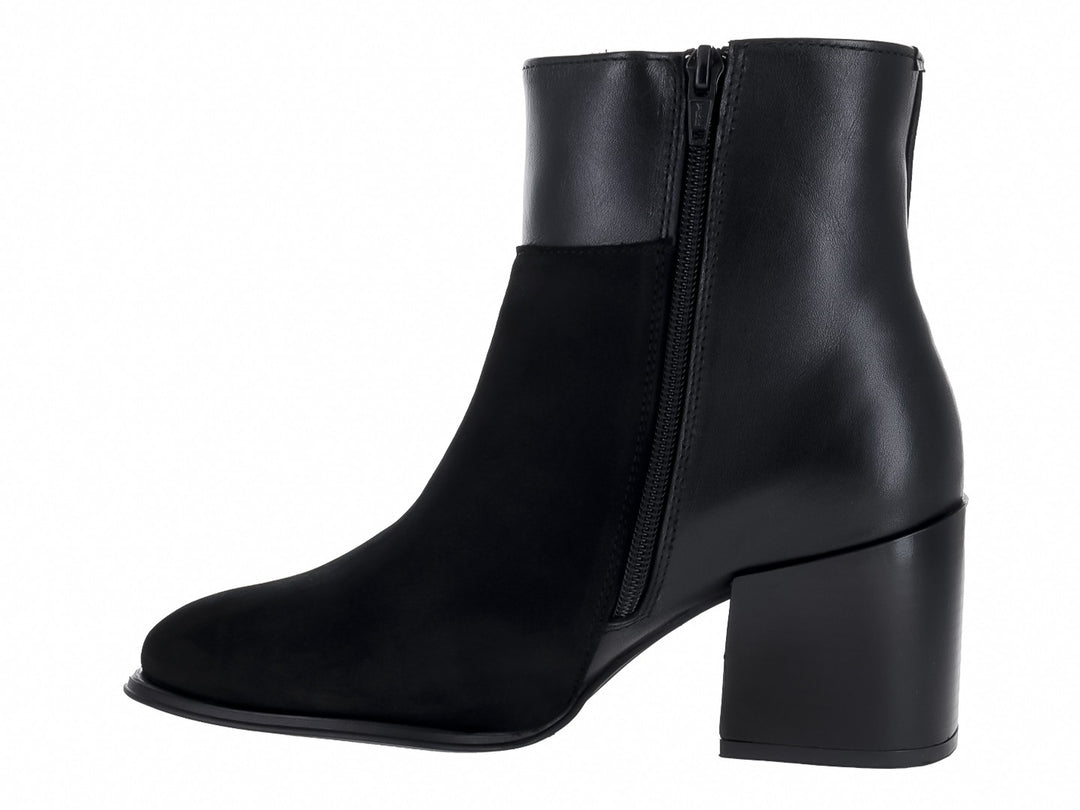 Botines negros de marca Gino Cherruti con tacón cuadrado y combinación de texturas lisas y mate.