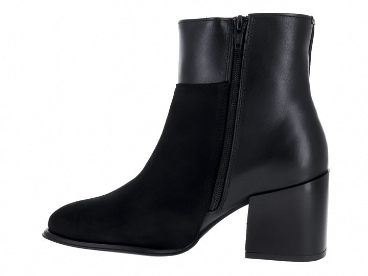 Botines negros de marca Gino Cherruti con tacón cuadrado y combinación de texturas lisas y mate.