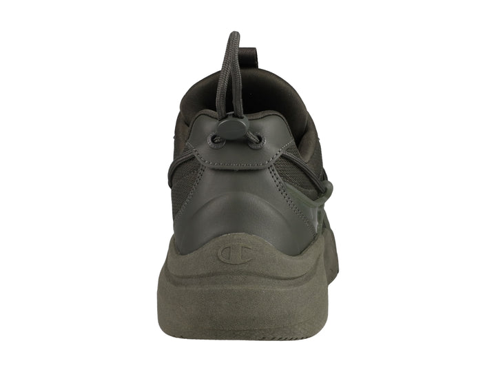 Tenis deportivos Champion color verde olivo con suela gruesa y diseño moderno.