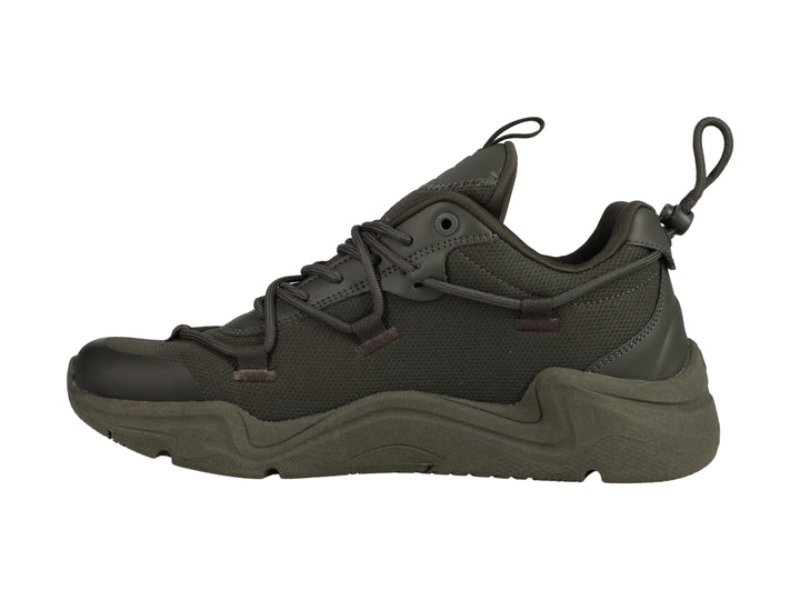 Tenis deportivos Champion color verde olivo con suela gruesa y diseño moderno.