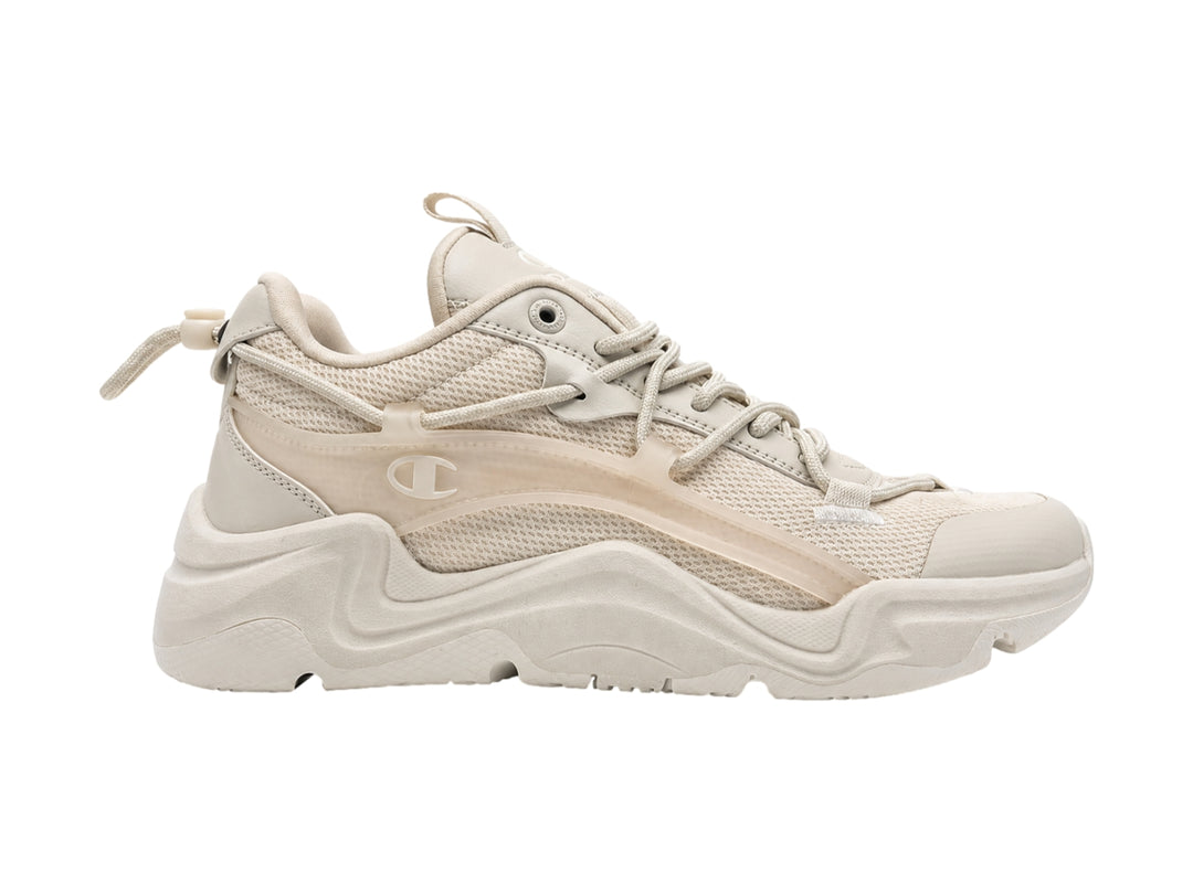 Tenis Champion color beige con suela gruesa y diseño moderno deportivo.
