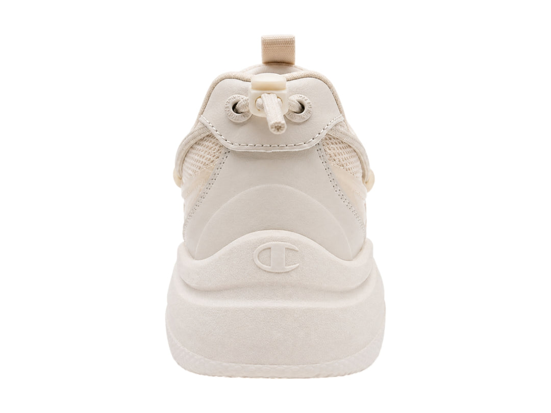 Tenis Champion color beige con suela gruesa y diseño moderno deportivo.