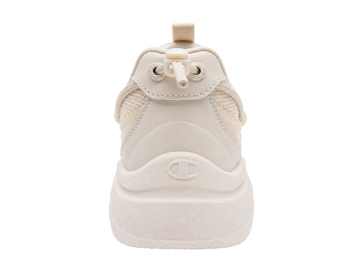 Tenis Champion color beige con suela gruesa y diseño moderno deportivo.