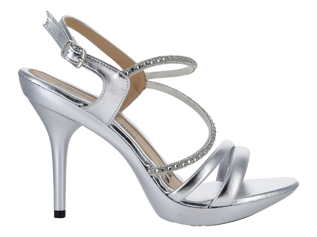 Sandalia de tacón alto color plata con plataforma y detalles brillantes en las correas.