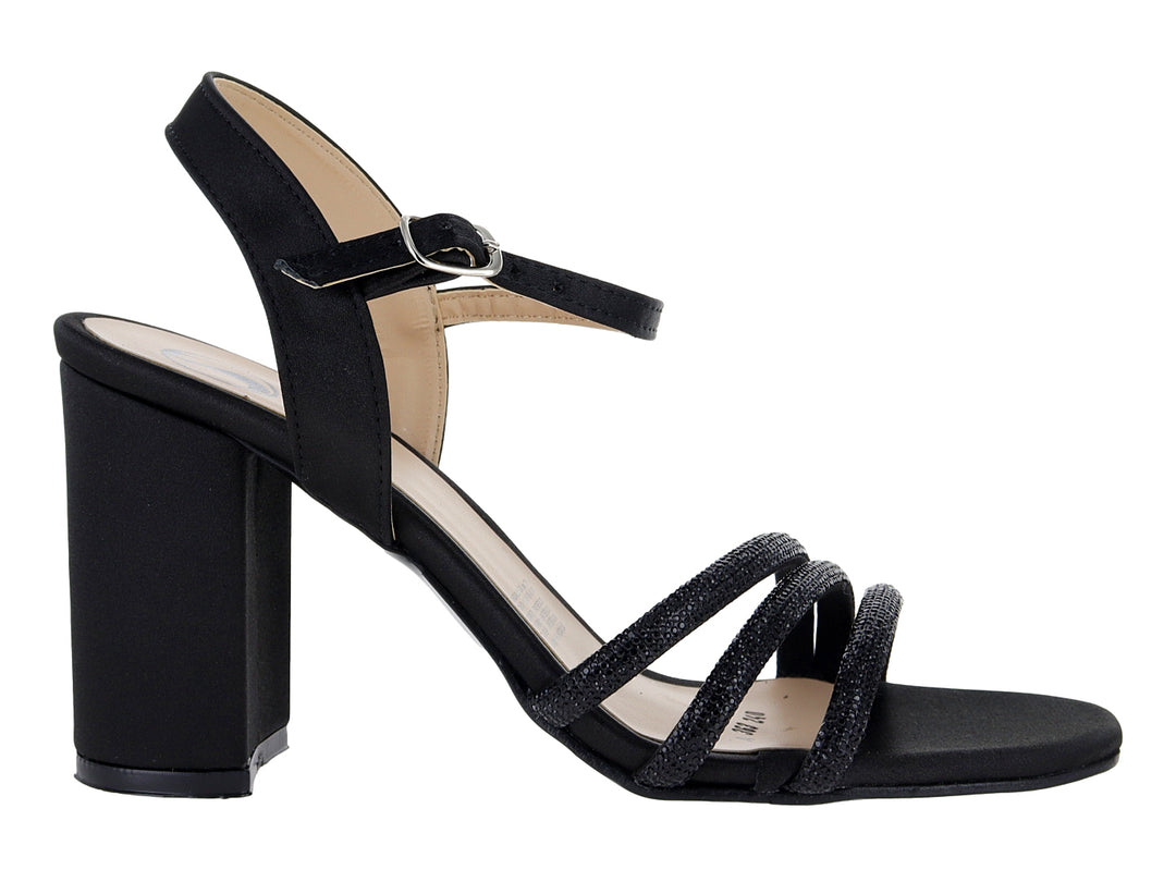 Sandalias negras de tacón cuadrado con tiras brillantes y correa al tobillo.