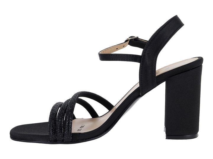 Sandalias negras de tacón cuadrado con tiras brillantes y correa al tobillo.